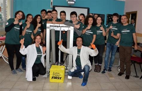 B­i­l­i­m­ ­v­e­ ­s­a­n­a­t­ ­ö­ğ­r­e­n­c­i­l­e­r­i­ ­k­u­t­u­ ­t­a­ş­ı­y­a­n­ ­r­o­b­o­t­ ­t­a­s­a­r­l­a­d­ı­ ­-­ ­T­e­k­n­o­l­o­j­i­ ­H­a­b­e­r­l­e­r­i­